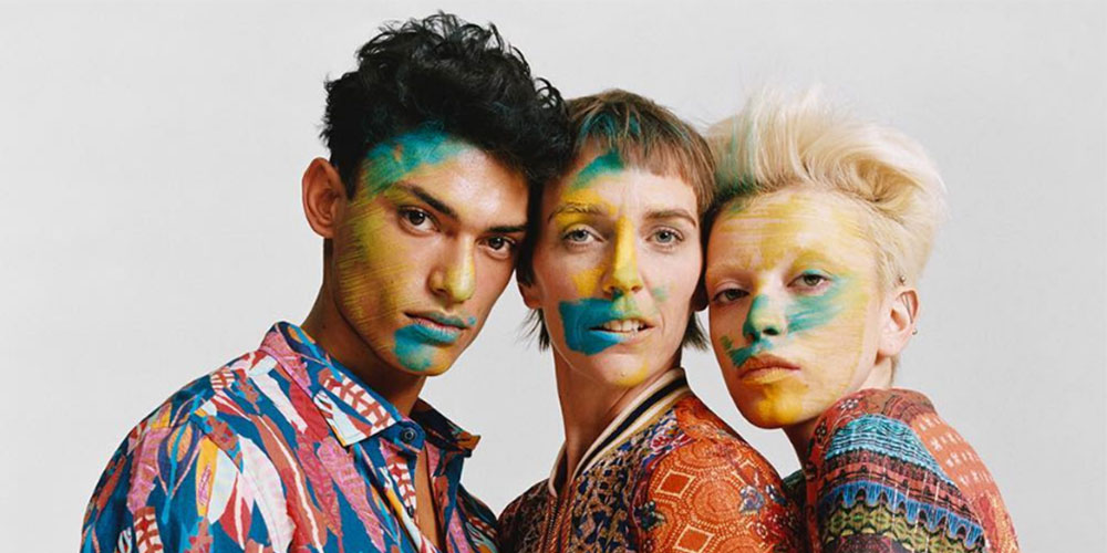 Desigual lanza su colección SS19 como una explosión de color