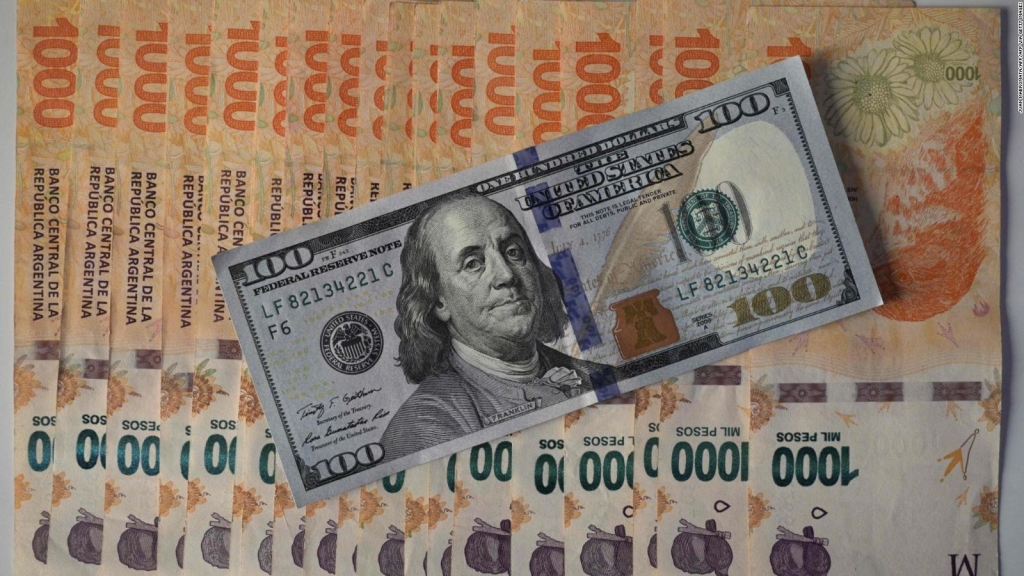 ¿Es la dolarización una opción en Argentina? Un economista opina