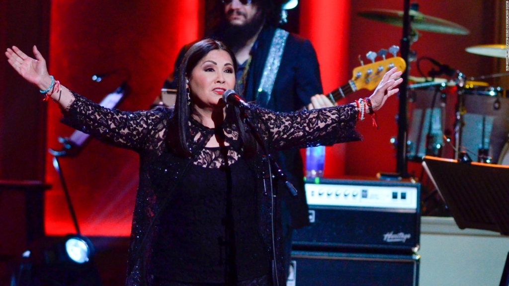 Ana Gabriel recibe criticas durante concierto en Los Ángeles