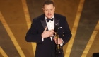 Brendan Fraser llora al recibir un Oscar como mejor actor