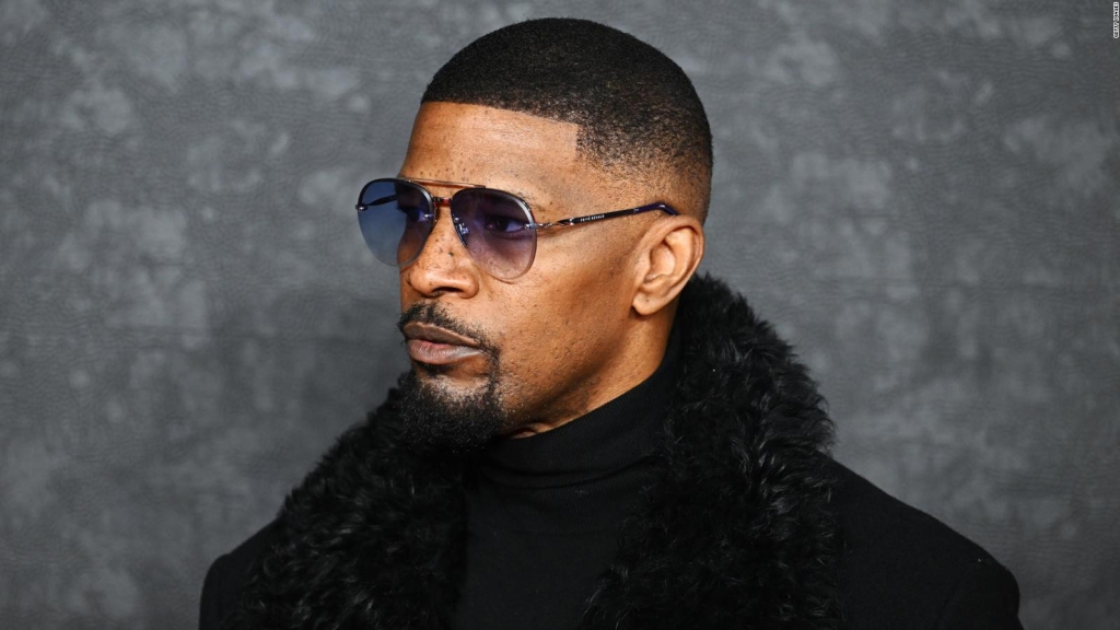 Jamie Foxx sigue hospitalizado en Georgia