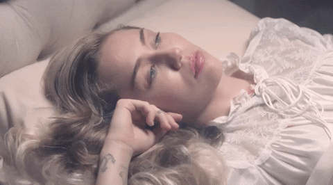 Conoce todo sobre este álbum supuestamente hecho con IA para parecerse al trabajo discográfico de Miley Cyrus.-Blog Hola Telcel