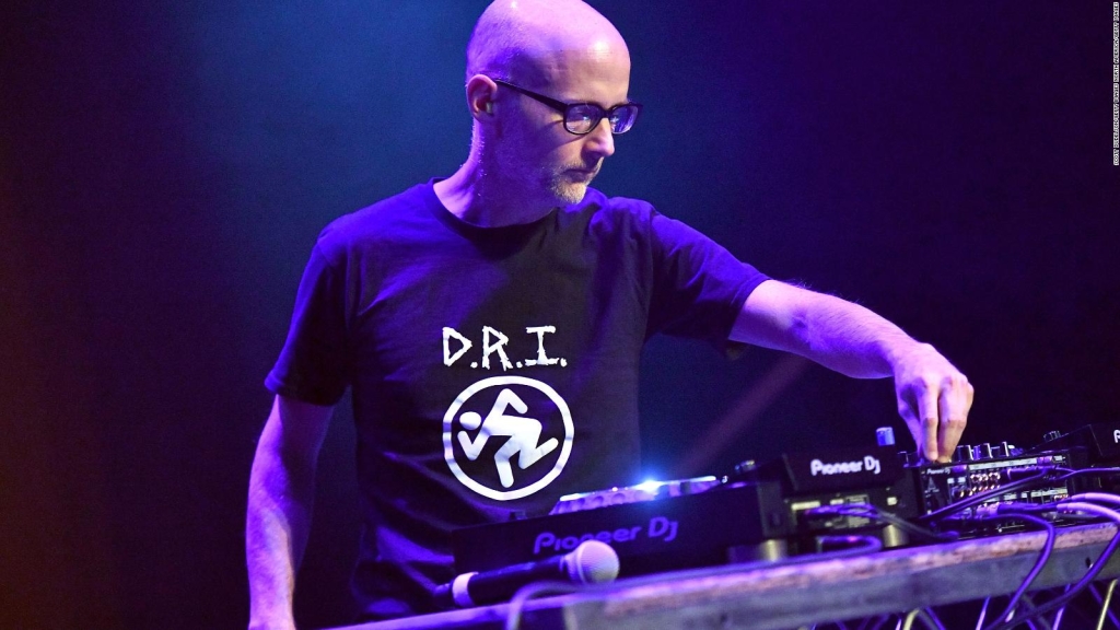 Moby lanza versiones orquestales de sus éxitos en el nuevo disco