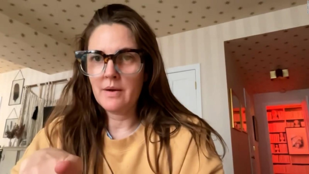Drew Barrymore critica a medios sensacionalistas por dichos sobre su madre