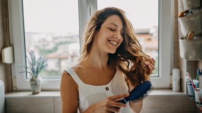 Conseguir frenar la caída del cabello y que luzca más fuerte e hidratado es una preocupación de belleza recurrente. GETTY IMAGES.