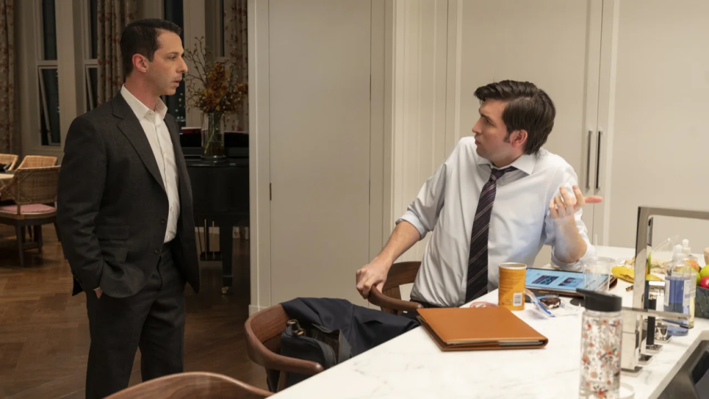 Jeremy Strong y Nicholas Braun en la tercera temporada de 'Succession'. (Foto: David M. Russell/HBO)