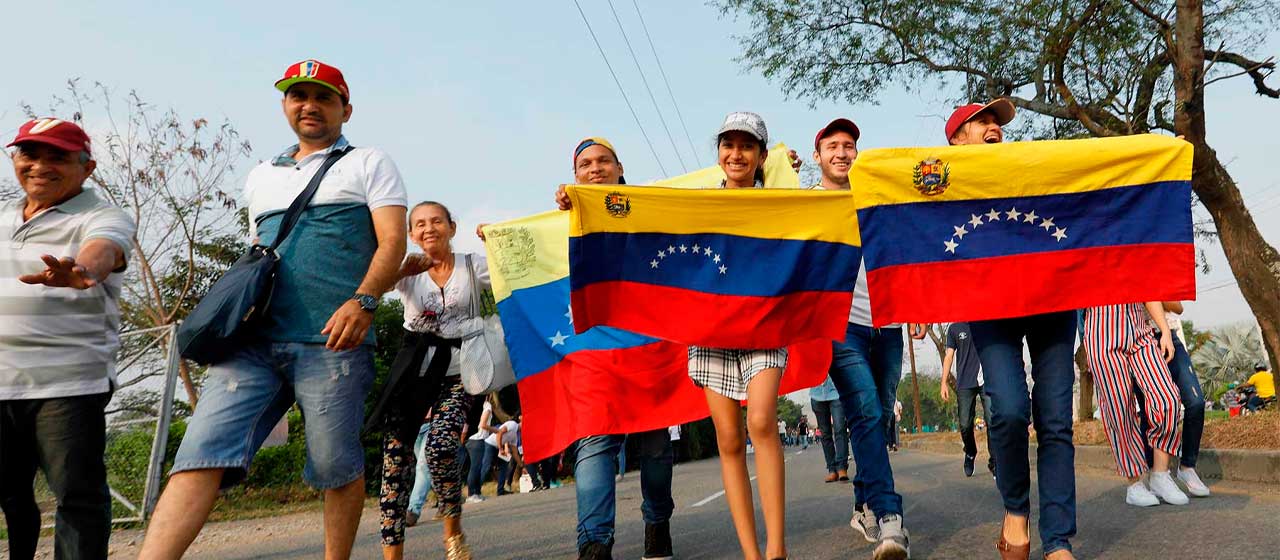 El Gobierno Nacional espera que 1,8 millones de migrantes venezolanos  tengan su registro el próximo año - Eje21