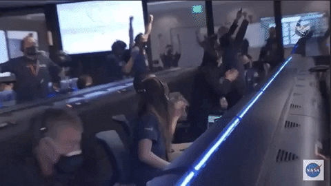 personas felices de ver al astronauta mexicano José Hernández cumplir su sueño.- Blog Hola Telcel