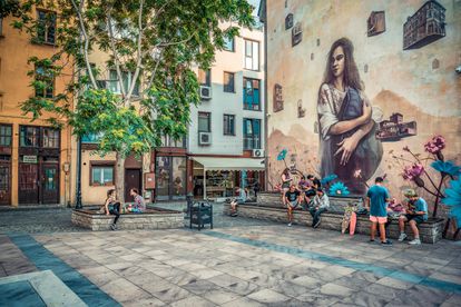 Una de las plazas del barrio de Kapana, en Plovdiv (Bulgaria).