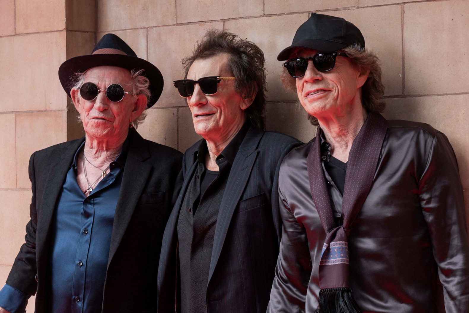 LOS ROLLING STONES AÑADEN FECHAS A SU GIRA NORTEAMERICANA 2024 LONDON, ENGLAND - SEPTEMBER 06: Keith Richards, Ronnie Wood and Mick Jagger arrive at the Rolling Stones "Hackney Diamonds" Launch Event at Hackney Empire on September 06, 2023 in London, England. (Photo by Stuart C. Wilson/Getty Images)