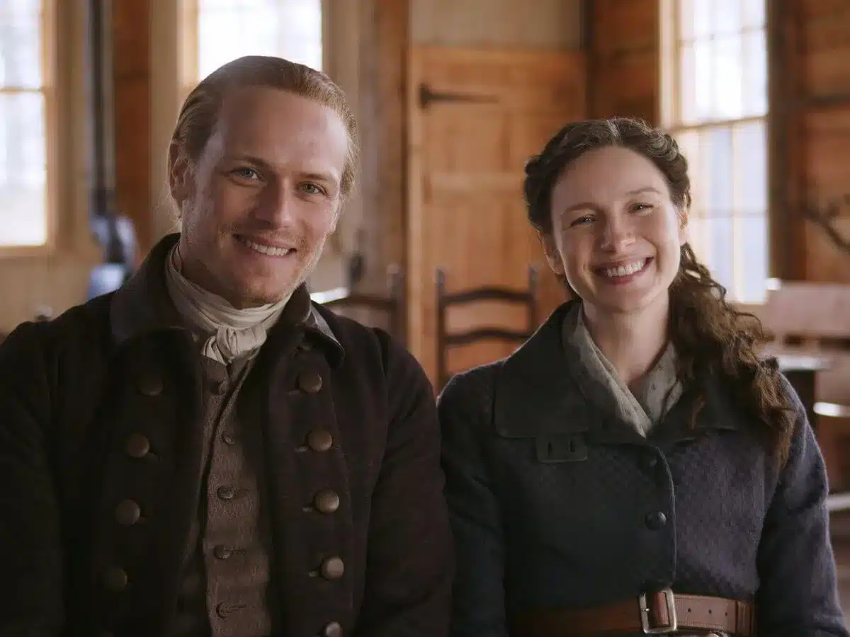 Sam Heughan y Catriona Bafle en Outlander