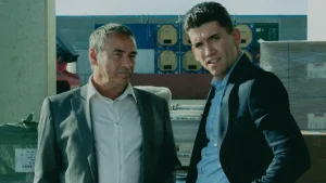 Eduard Fernández y Jaime Lorente en Mano de hierro