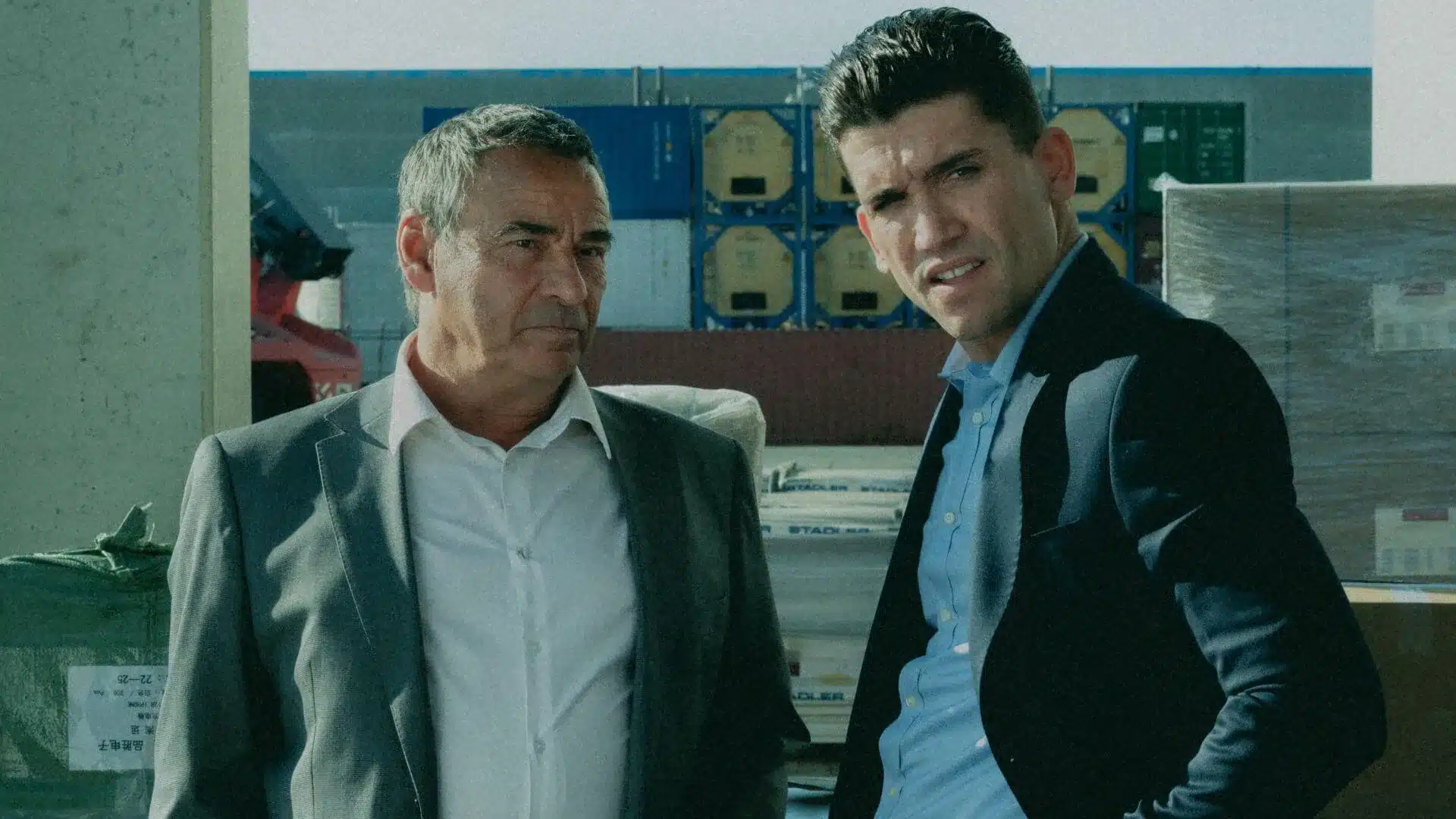 Eduard Fernández y Jaime Lorente en Mano de hierro