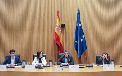 Tres portavoces del foro ciudadano junto a María Caso, Directora de Demos Lab, presentando las conclusiones de El Futuro Es Ser B. Foto cedida por B Lab Spain.