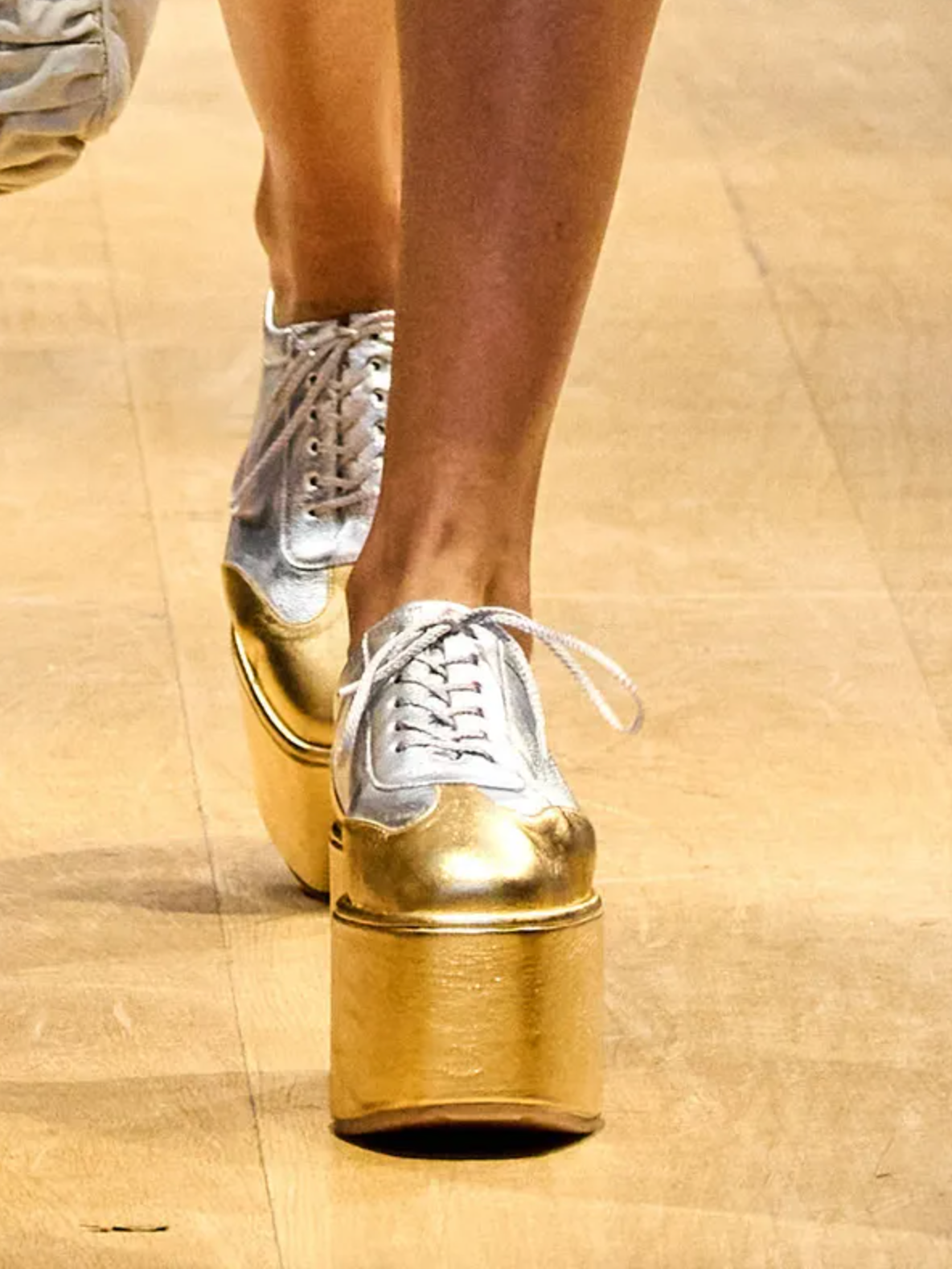 tendencias en zapatos de la primaveraverano 2024 con flatform