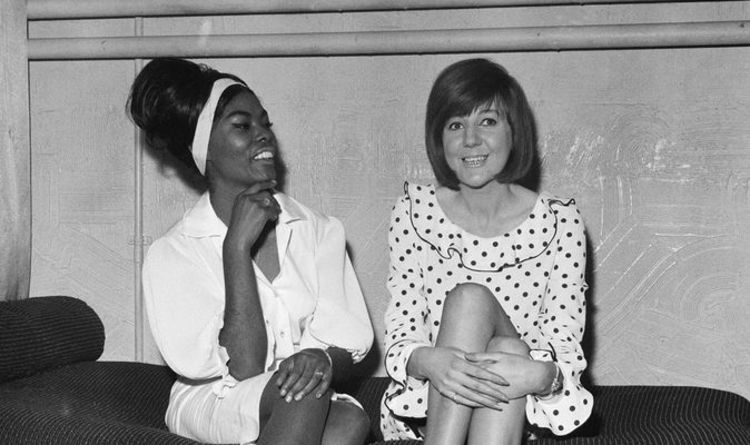 DIONNE WARWICK NO COMPRENDE QUE PINTA EN EL ROCK AND ROLL HALL OF FAME
