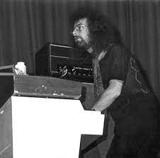 EL GENIO DEL MELLOTRON MIKE PINDER EL GENIO DEL MELLOTRON MIKE PINDER