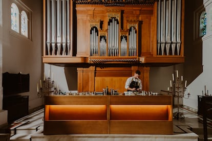 El órgano de la capilla del hotel La Bobadilla, a Royal Hideaway, en Loja (Granada), tiene 1.595 tubos. Los eventos gastronómicos, a sus pies, siempre están a la altura.