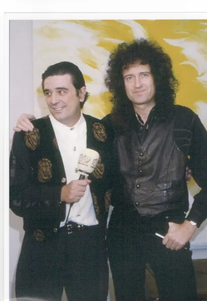 BRIAN MAY SE SINTIÓ MAL AL NO SER INCLUIDO ENTRE LOS ASES DE LA GUITARRA