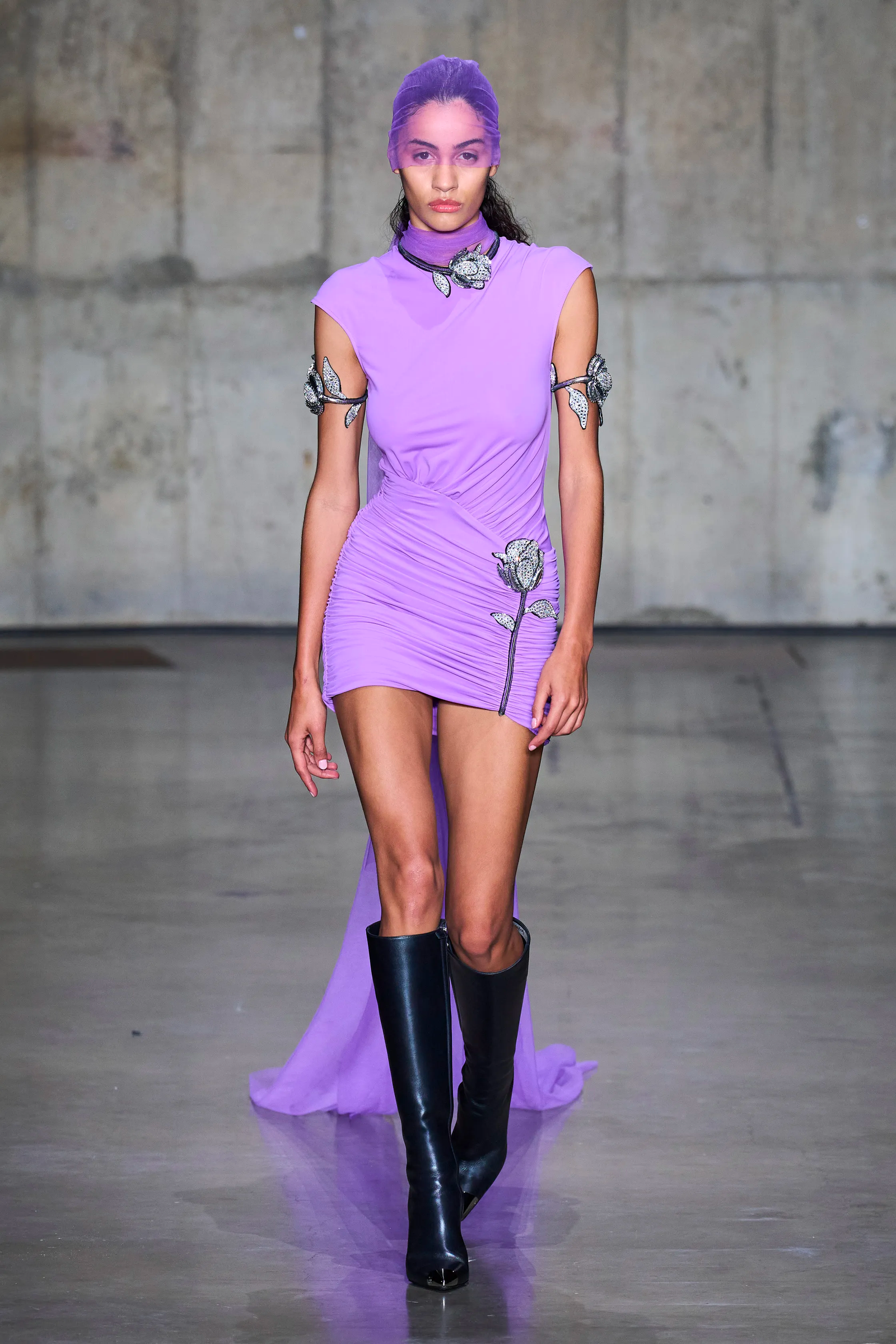 malva un color en tendencia de David Koma primavera verano 2024.