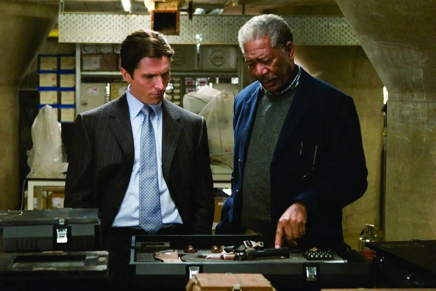 Christian Bale y Morgan Freeman en Batman Begins