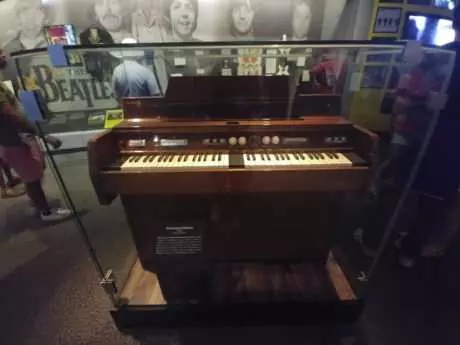 EL GENIO DEL MELLOTRON MIKE PINDER EL GENIO DEL MELLOTRON MIKE PINDER