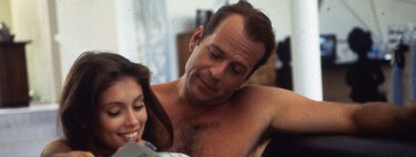 "No quiero verla colgando en la piscina". Bruce Willis explica cómo le engañaron para salir desnudo en una película que fue destrozada por crítica y público