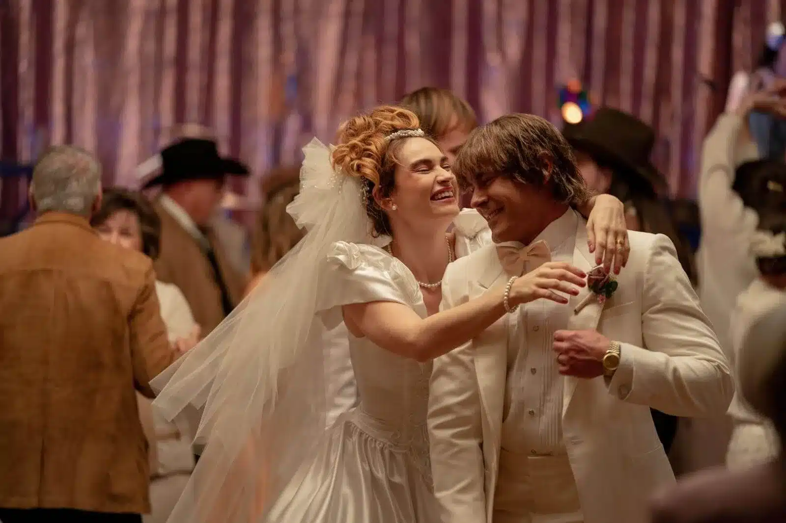 El clan de hierro, banda sonora y canciones de la película biográfica sobre lucha libre con Zac Efron y Jeremy Allen White 4 Zac Efron en El Clan de hierro