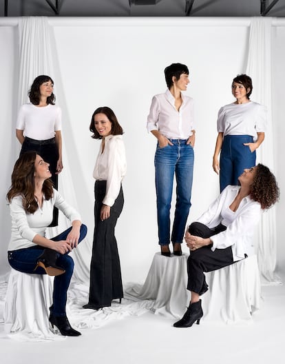 En el centro de la fotografía, con las manos en los bolsillos, la actriz Elena Anaya. Junto a ella (izquierda), su colega Aitana Sánchez-Gijón, y a la derecha, Silvia Abril. Sentadas, a la izquierda, Mamen Mendizábal, y a la derecha, Ana Álvarez. De pie, a la izquierda, Natalia Muñoz.