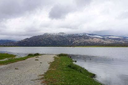 Aspecto del embalse de Santillana, en Manzanares el Real, el 1 de abril.