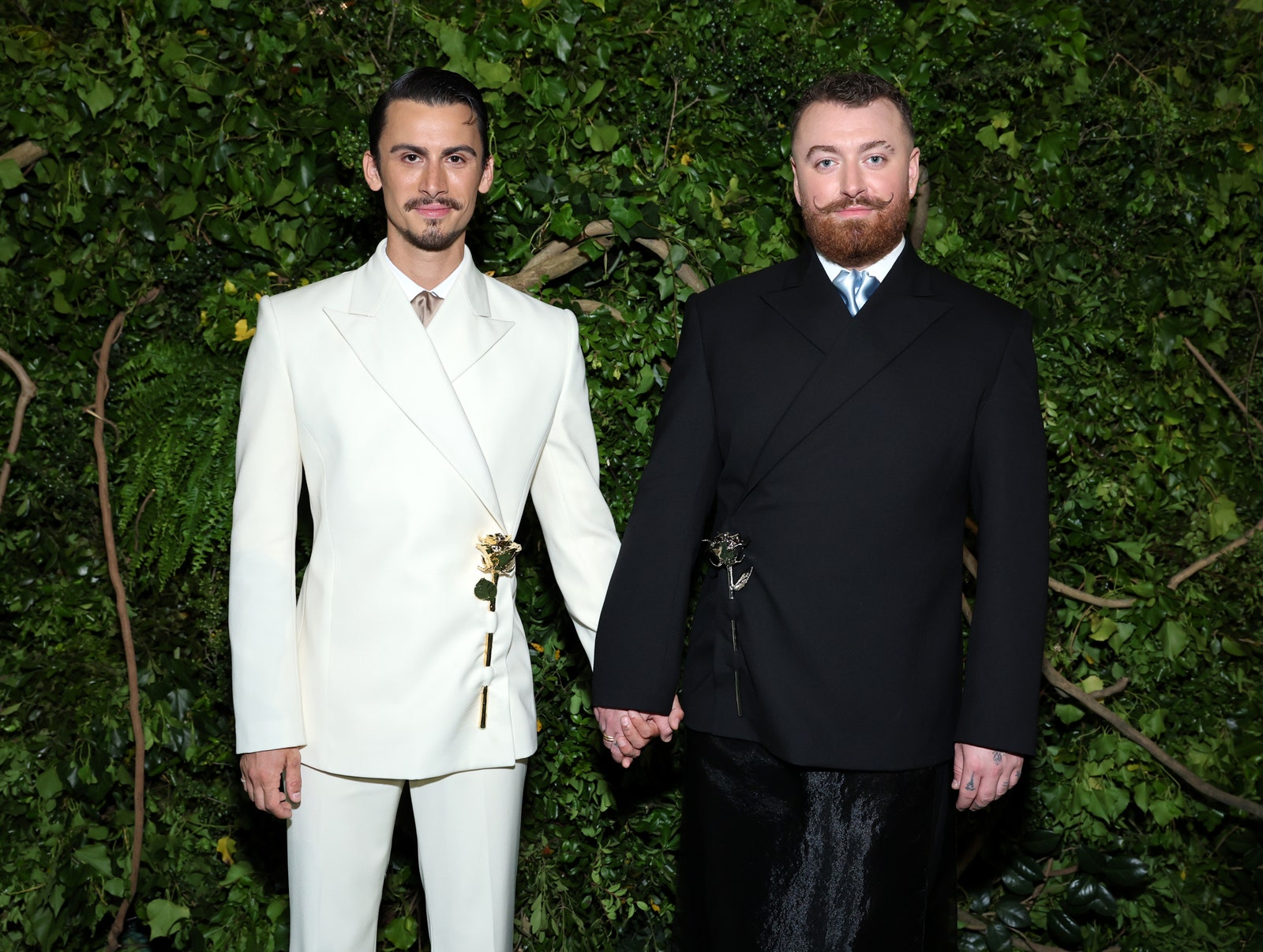 Sam Smith y su pareja en la Met Gala 2024