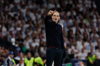 El entrenador del Bayern, Thomas Tuchel, da instrucciones a sus jugadores durante el partido de vuelta de las semifinales de la Liga de Campeones.
