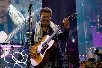 El músico barcelonés al principio de su concierto en Madrid. 