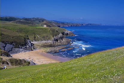 La playa de El Sable, en la localidad cántabra de Suances.