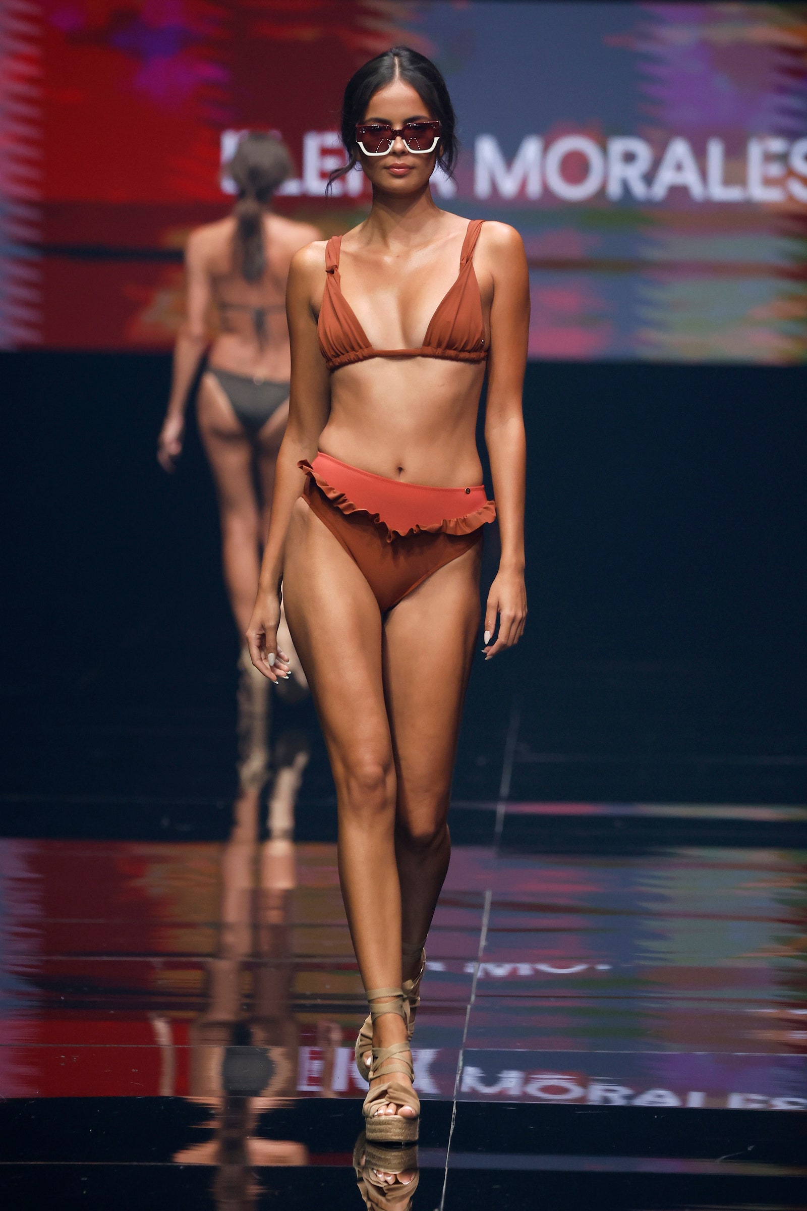 tendencias en bañadores y bikinis del verano 2024. bikini cintura alta