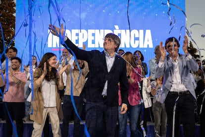 El expresidente de la Generalitat y cabeza de lista de Junts, Carles Puigdemont, durante el acto final de campaña este viernes en Elna (Francia).