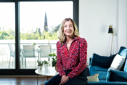 Vanessa Muñoz, que ya no sufre dolores tras la cirugía, fotografiada en su casa de Madrid.