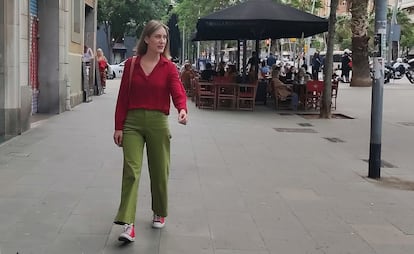 La candidata de los Comuns a presidir la Generalitat, Jéssica Albiach, ha llegado a la sede de los Comuns este domingo unos minutos antes de las 19.50 horas para seguir el resultado de la noche electoral.