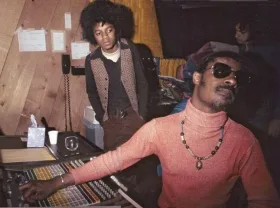 EL MARAVILLOSO STEVIE WONDER CUMPLE 74 AÑOS