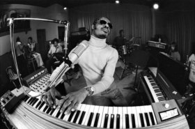 EL MARAVILLOSO STEVIE WONDER CUMPLE 74 AÑOS