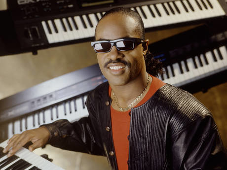 EL MARAVILLOSO STEVIE WONDER CUMPLE 74 AÑOS
