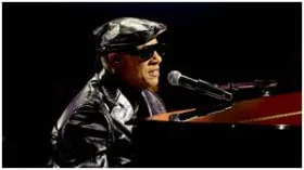 EL MARAVILLOSO STEVIE WONDER CUMPLE 74 AÑOS