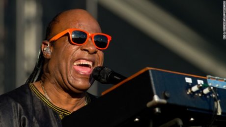 EL MARAVILLOSO STEVIE WONDER CUMPLE 74 AÑOS