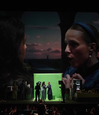 Adriana González e Inés Lorans, como la Madrigal en un ensayo de 'Tenorio'.