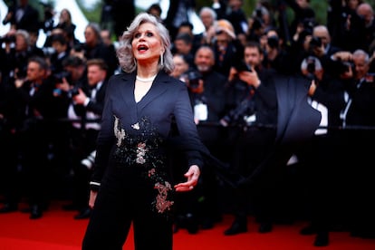 La actriz estadounidense Jane Fonda posa para los fotógrafos a su llegada a la premiere de la película 'Le deuxieme acte', el 14 de mayo en Cannes. 