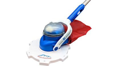 Este aspirador para utilizar en piscinas completa su carga completa en menos de tres horas.