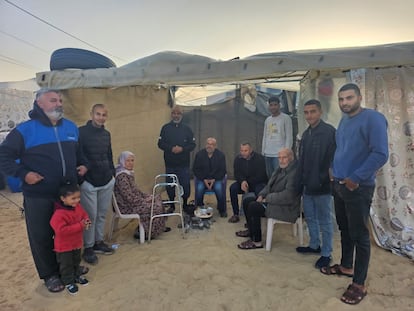 Atef Abu Saif, en otro momento de su viaje por Gaza.