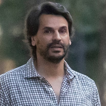 EXCLUSIVE Isabel Diaz Ayuso pasea por Madrid con su novio Alberto el 6 de Febrero de 2022