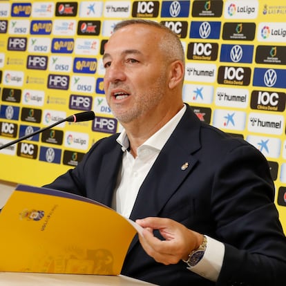 LAS PALMAS DE GRAN CANARIA, 09/06/2023.- El presidente de la Unión Deportiva Las Palmas, Miguel Ángel Ramírez, dio a conocer este viernes en rueda de prensa los detalles de la campaña de abonados de la temporada 2023/24, que el equipo afrontará en Primera División. EFE/ Elvira Urquijo A.