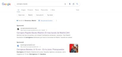 Captura de pantalla de la búsqueda en Google "cerrajeros baratos" que apunta en primer lugar a la web de la empresa CBC que en la letra pequeña tiene un tarifario con precios abusivos.